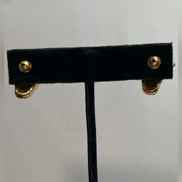 QUALITY, CZ AND GOLD PLATED PIERCED EARRINGS. NICE WEIGHT. - Picture 6 of 9